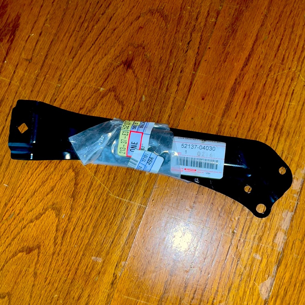 Toyota Genuine OEM RH Front Bumper Arm